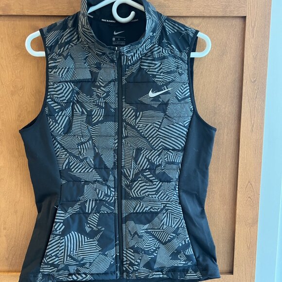 lightweight sleeveless jacket - Picture 1 of 5